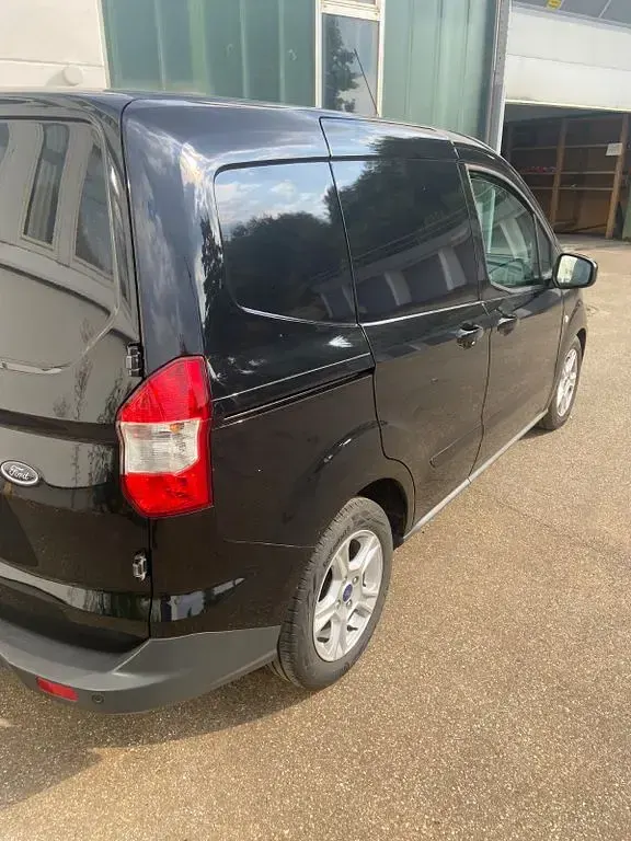 Gebraucht Ford Courier 101 PS (74 kW) 2023 Schwarz Van / Kleinbus