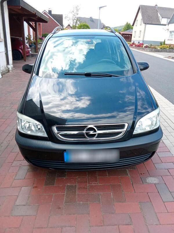 Schwarz Gebraucht 2004 Opel Zafira Van / Kleinbus | 2.400 € - Bild 1/4