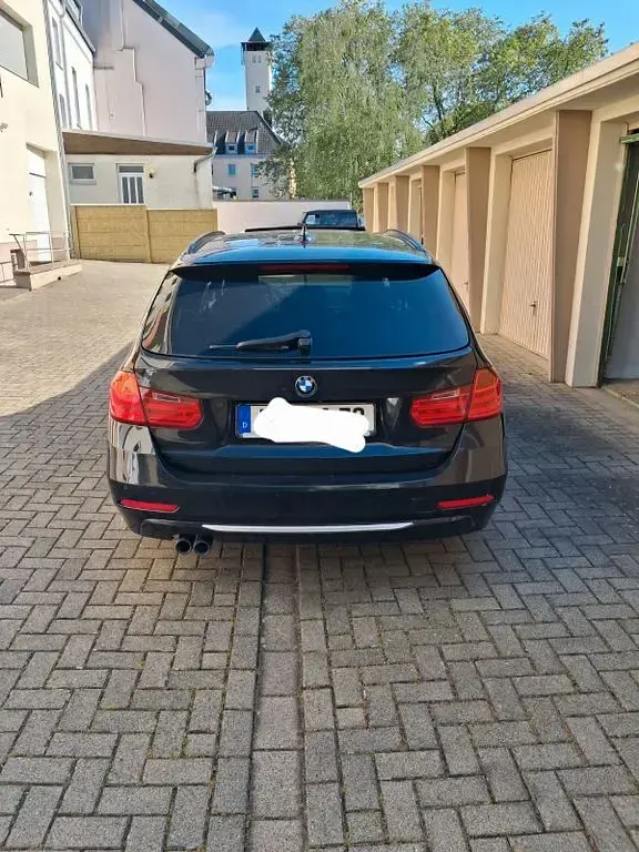 Gebraucht BMW 325 Luxury Line 218 PS (160 kW) 2014 Schwarz Kombi