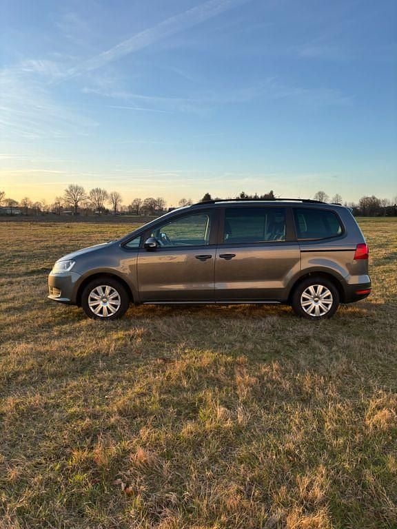 Gebraucht VW Sharan Trendline 140 PS (102 kW) 2011 Grau Van / Kleinbus