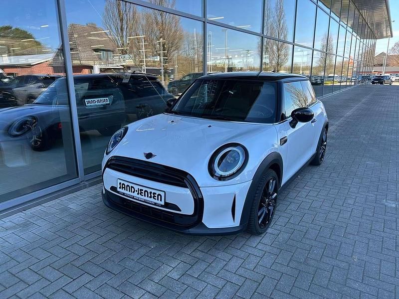 Gebraucht Mini Cooper Classic 136 PS (100 kW) 2023 Nanuq weiss Kleinwagen