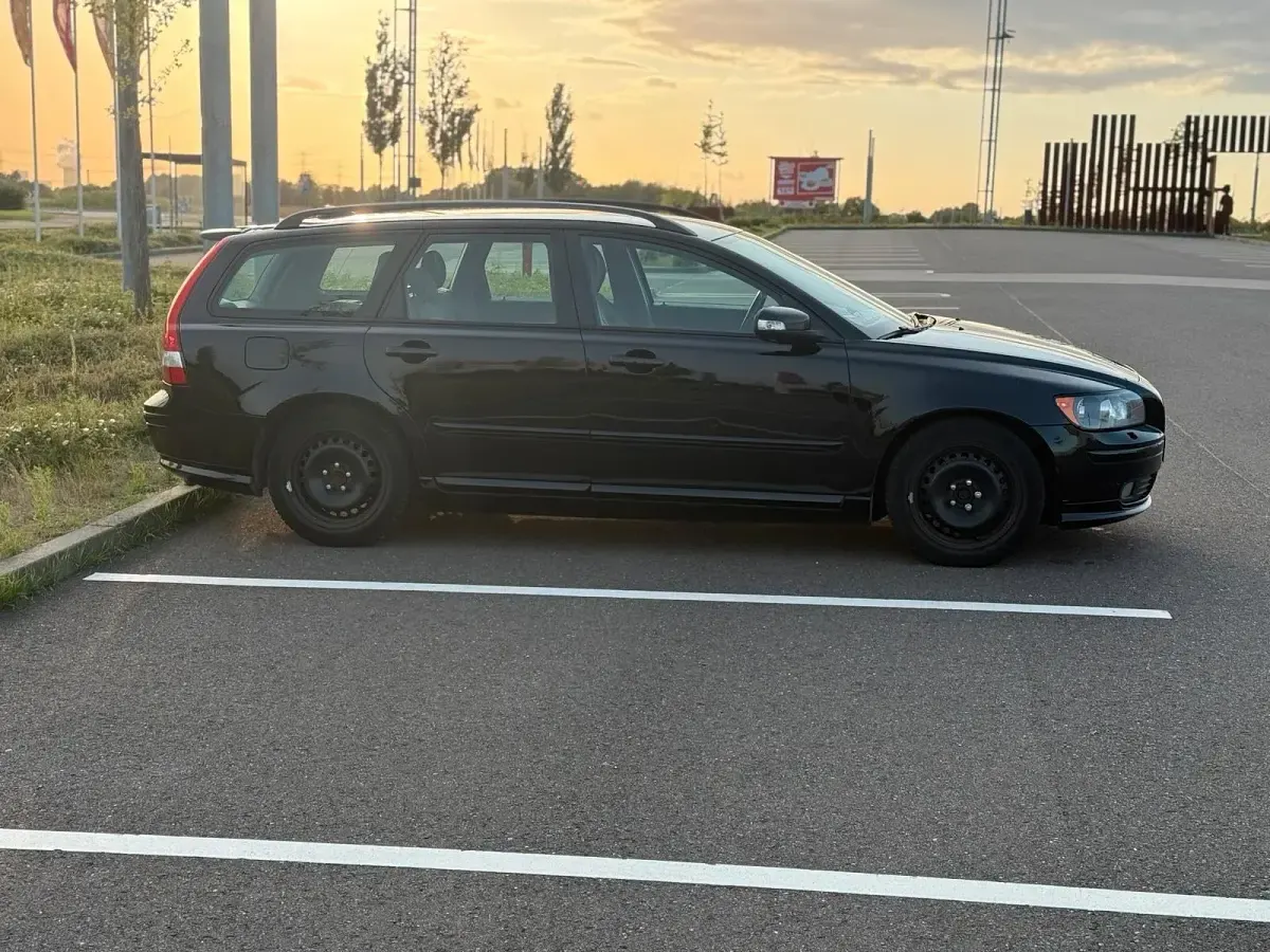 Usado Volvo V50 220 CV (161 kW) 2007 Negro Familiar
