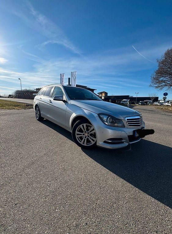 Gebraucht Mercedes C180 120 PS (88 kW) 2013 Silber Limousine