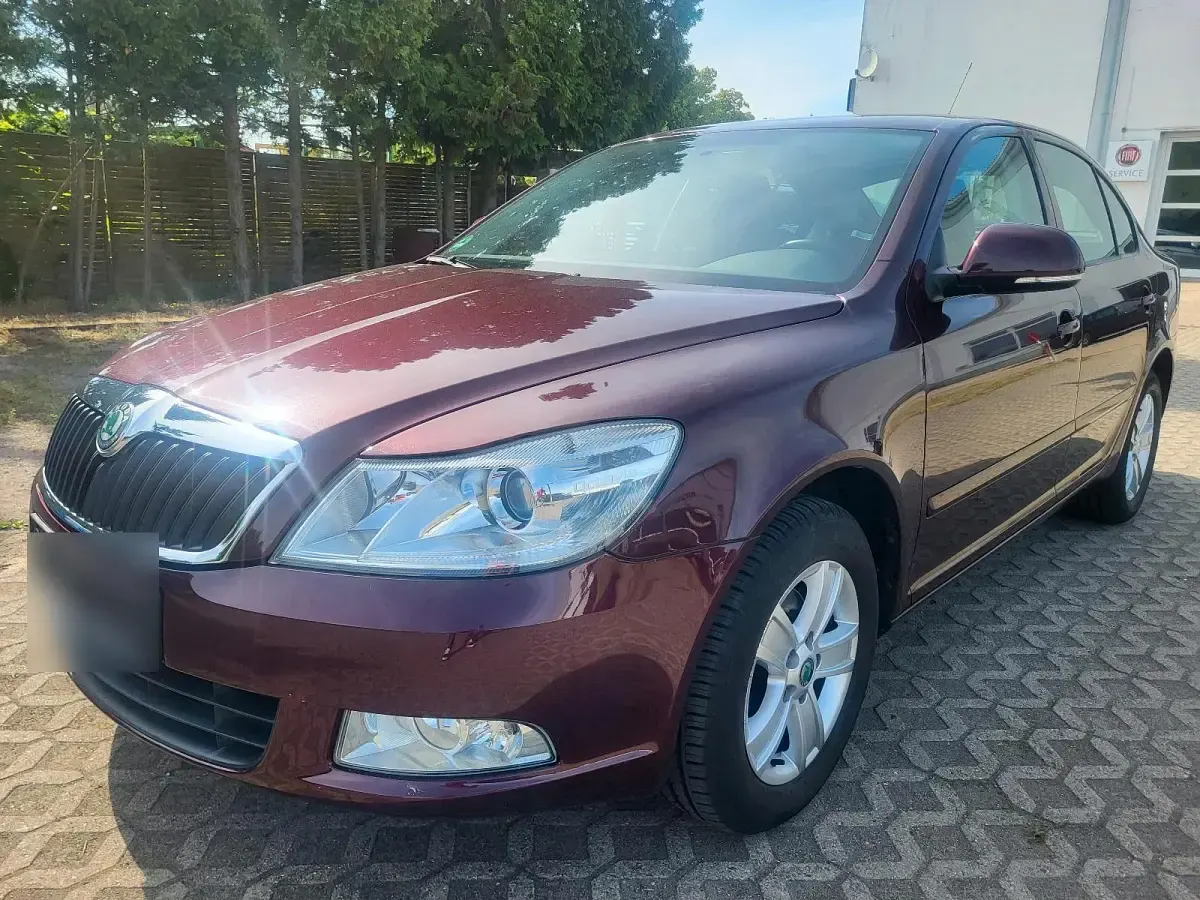 Gebraucht Skoda Octavia 105 PS (77 kW) 2010 Rot Limousine