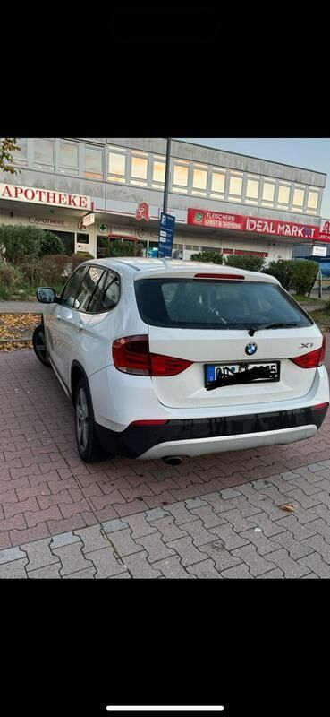 Weiß Gebraucht 2011 BMW X1 SUV | 10.800 € (Etwas zu teuer) - Bild 1/4