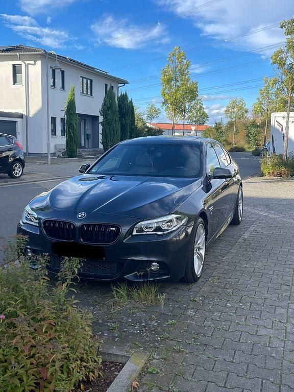 Grau Gebraucht 2015 BMW 530 M Sport Limousine | 27.300 € (Teuer) - Bild 1/4