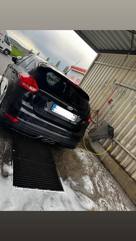 Gebraucht Ford Focus ST 185 PS (136 kW) 2016 Schwarz Limousine