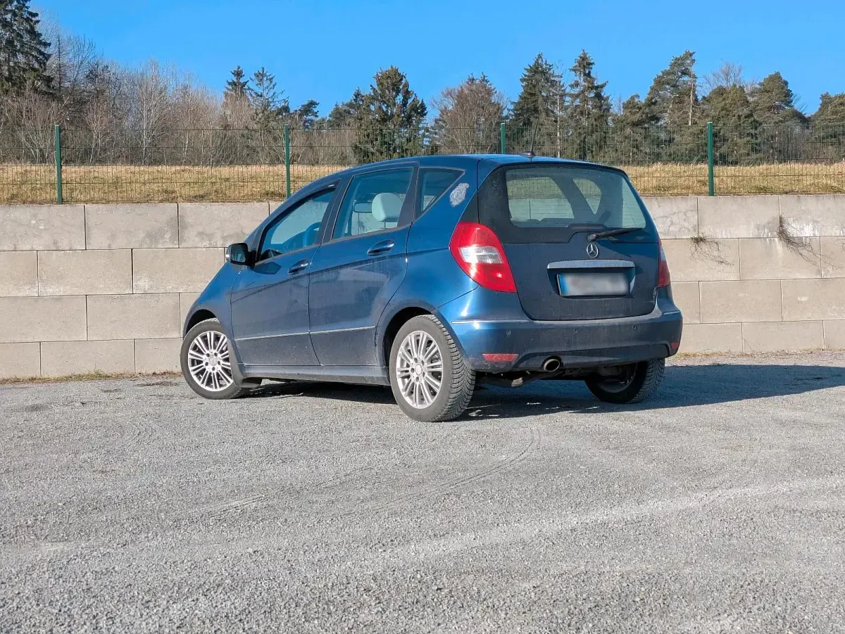 Gebraucht Mercedes A160 Elegance 95 PS (69 kW) 2011 Blau Kleinwagen