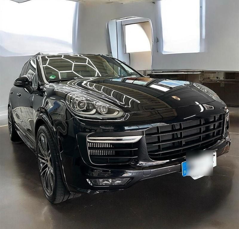 Schwarz Gebraucht 2015 Porsche Cayenne GTS SUV | 38.500 € (Fairer Preis) - Bild 1/4