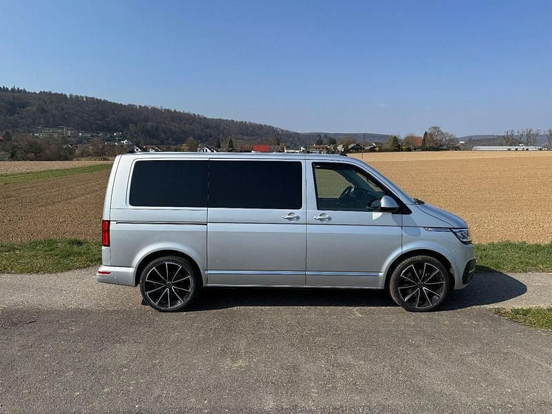 Second-hand VW Multivan Highline 204 CP (150 kW) 2021 Argintiu Monovolum