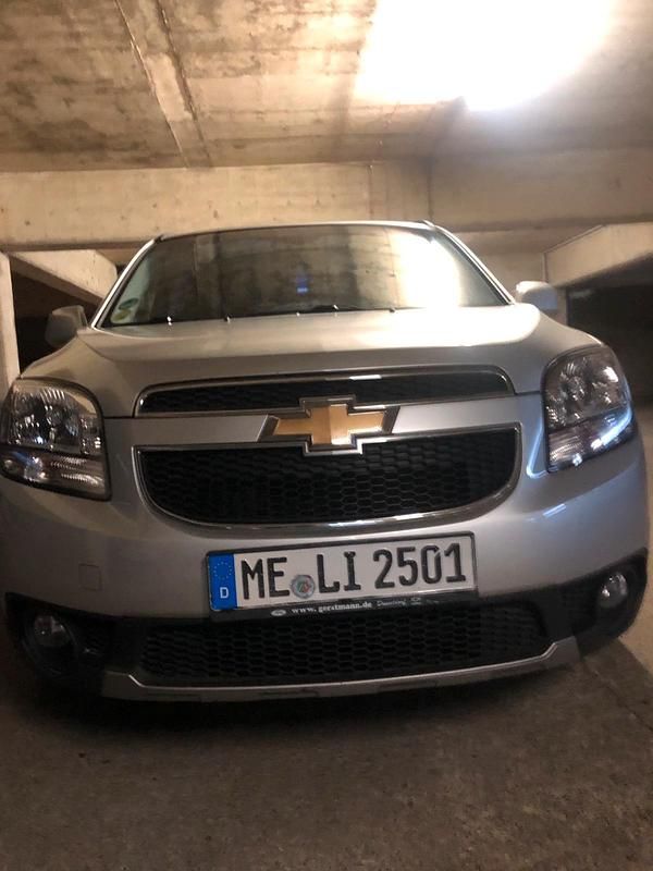 Gebraucht Chevrolet Orlando 130 PS (95 kW) 2012 Silber Van / Kleinbus