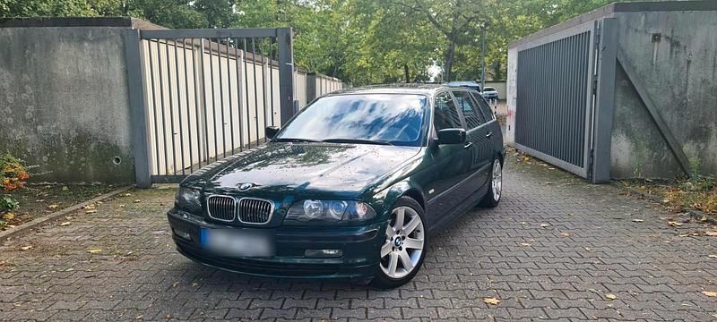 Grün Gebraucht 2000 BMW 320 Performance Kombi | 2.499 € (Superpreis) - Bild 1/4