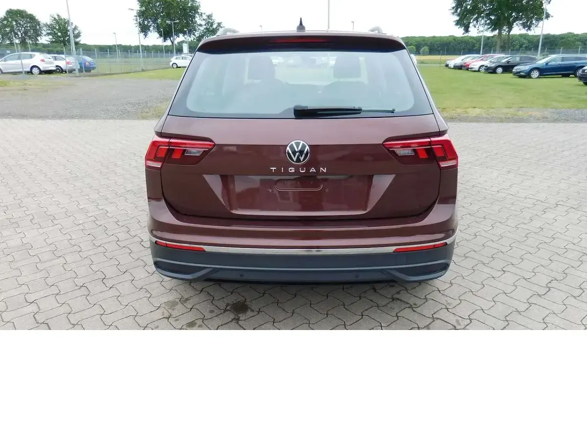 Gebraucht VW Tiguan Trendline 150 PS (110 kW) 2021 Gingerbrownmet (braun)braun SUV