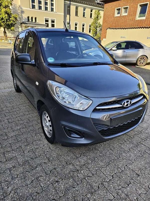 Grau Gebraucht 2011 Hyundai i10 Style Kleinwagen | 2.850 € (Fairer Preis) - Bild 1/4