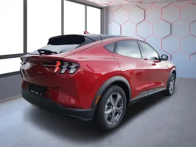 Gebraucht Ford Mustang Mach-E Basis 197 kW (269 PS) 2023 Rot SUV