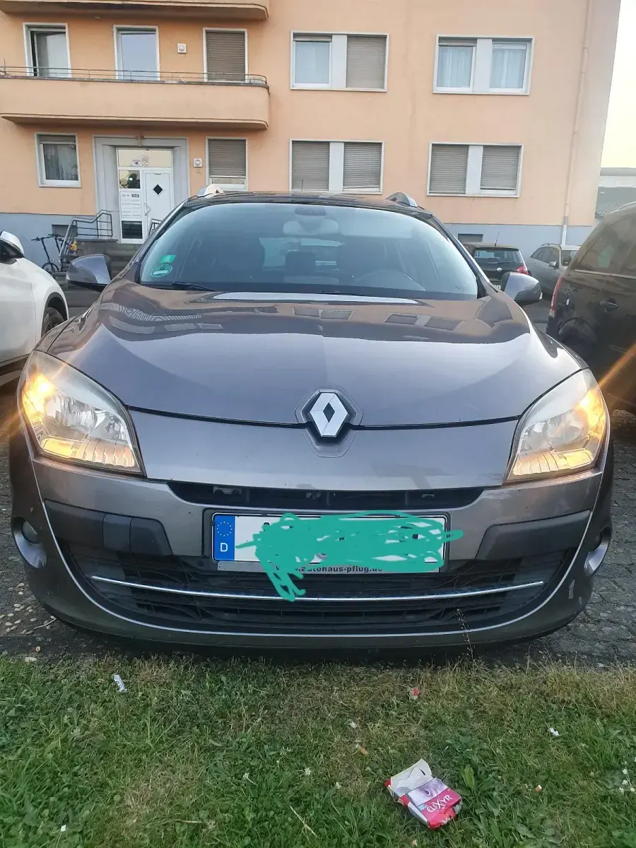 Second-hand Renault Mégane 131 CP (96 kW) 2009 Auriu Berlinǎ