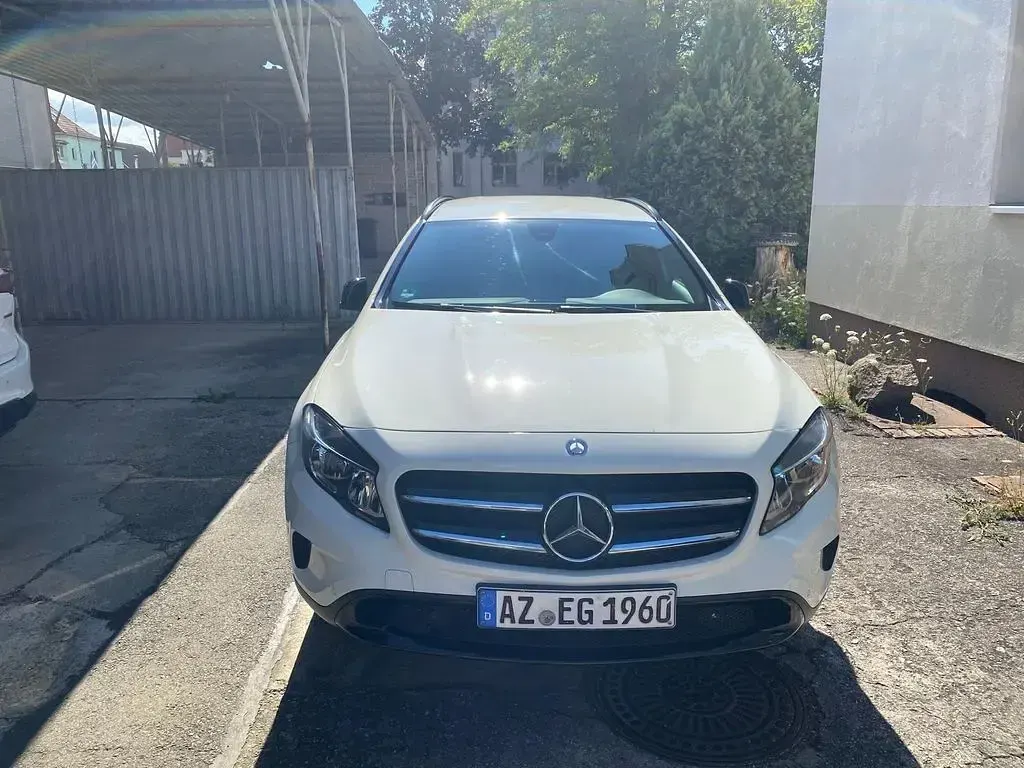 Gebraucht Mercedes GLA200 156 PS (114 kW) 2017 Weiß SUV
