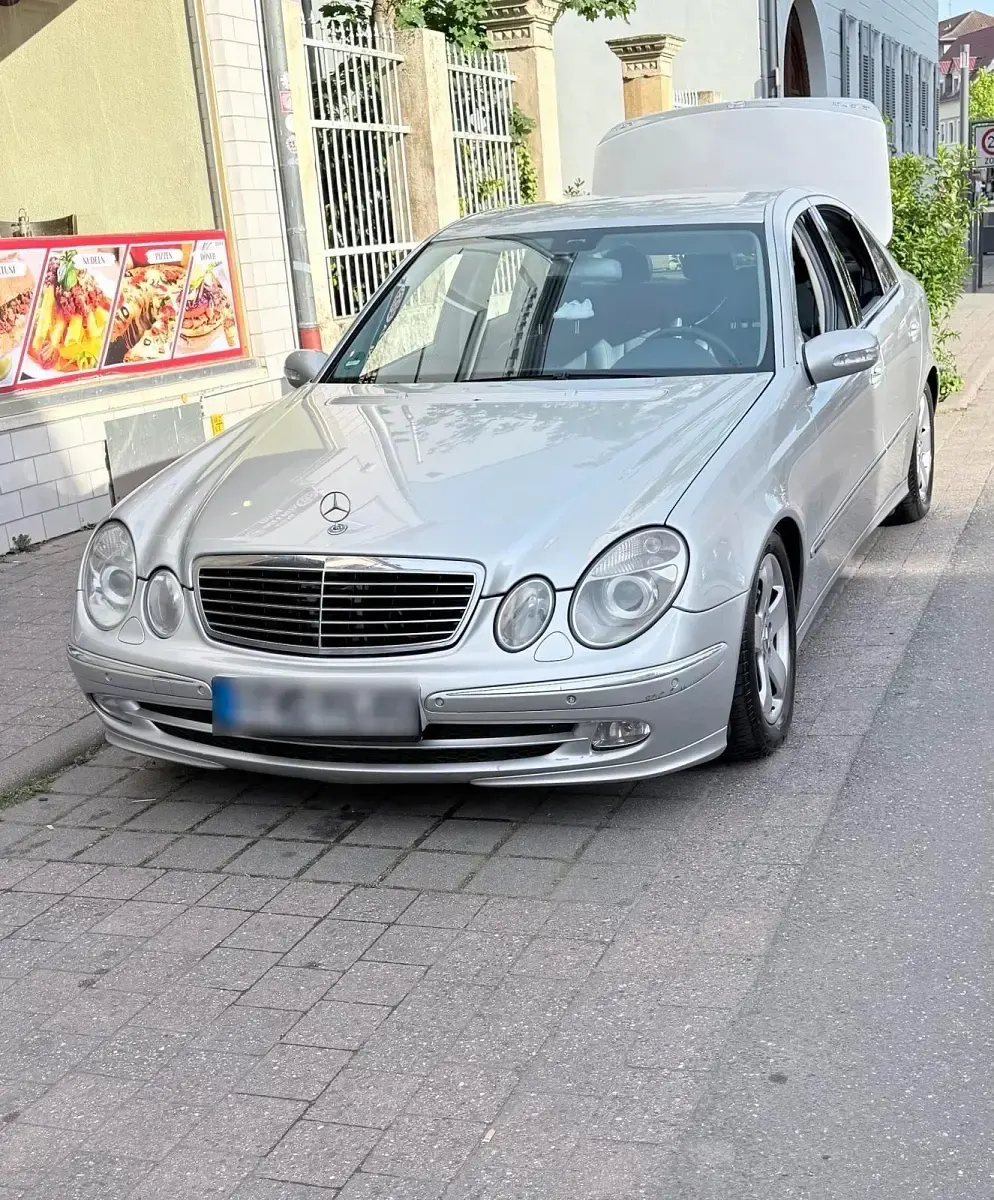 Gebraucht Mercedes E270 Avantgarde 170 PS (125 kW) 2004 Silber Limousine