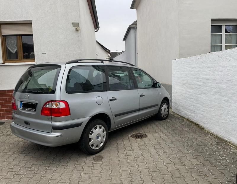 Silber Gebraucht 2005 Ford Galaxy Van / Kleinbus | 3.400 € (Teuer) - Bild 1/2