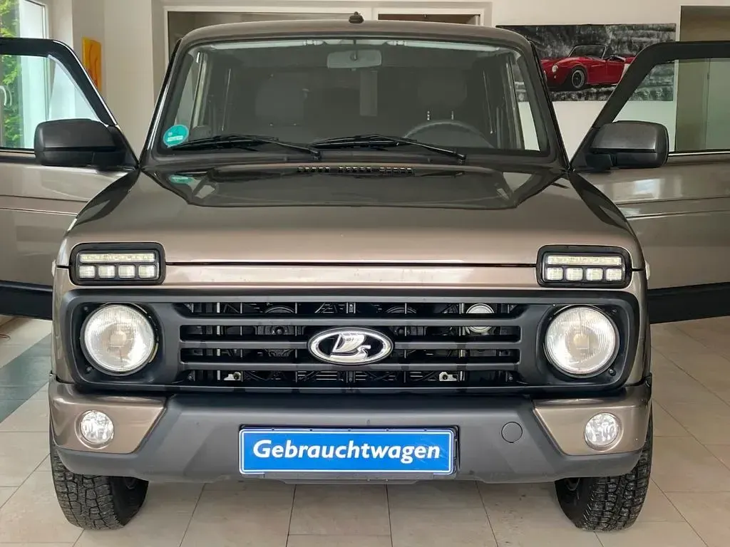 Gebraucht Lada Urban 83 PS (61 kW) 2022 Braun SUV