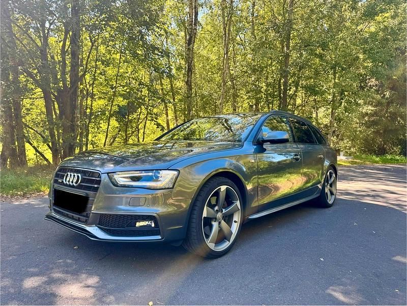 Grau Gebraucht 2014 Audi A4 S-Line Kombi | 22.900 € - Bild 1/4