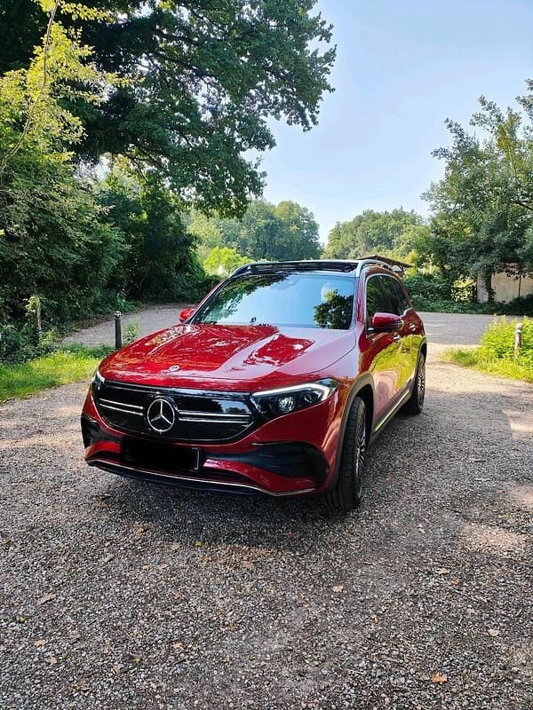 Rot Gebraucht 2023 Mercedes EQB350 SUV | 41.500 € (Teuer) - Bild 1/4