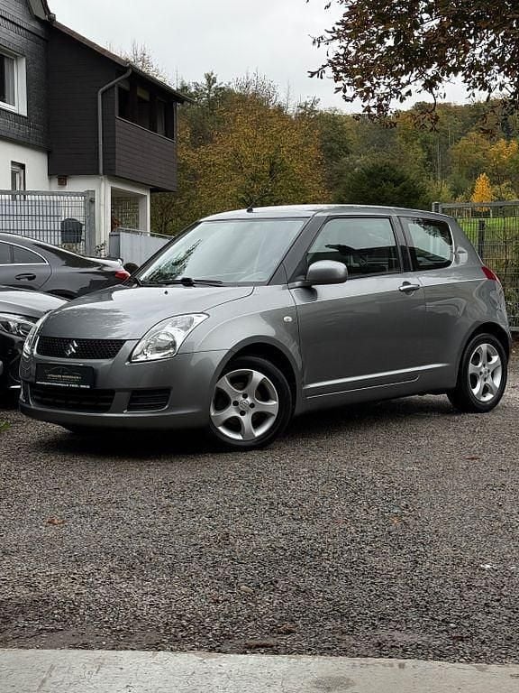 Grau Gebraucht 2008 Suzuki Swift Limousine | 1.850 € (Superpreis) - Bild 1/4