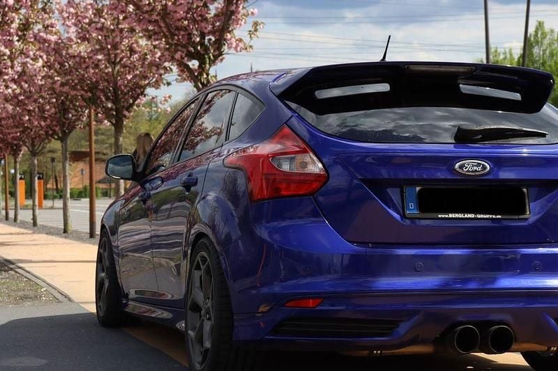 Gebraucht Ford Focus ST 250 PS (183 kW) 2012 Blau Limousine