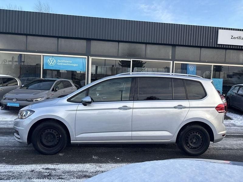 Gebraucht VW Touran Active 150 PS (110 kW) 2022 Silber metallic Van / Kleinbus