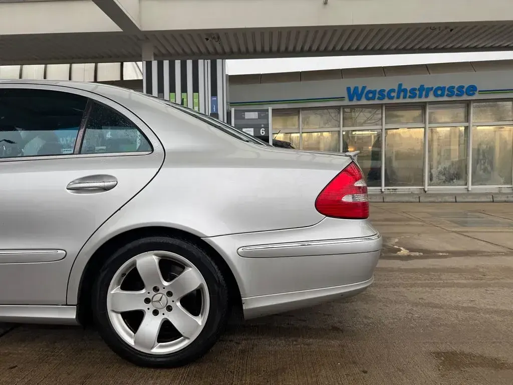 Second-hand Mercedes E320 224 CP (164 kW) 2003 Argintiu Berlinǎ