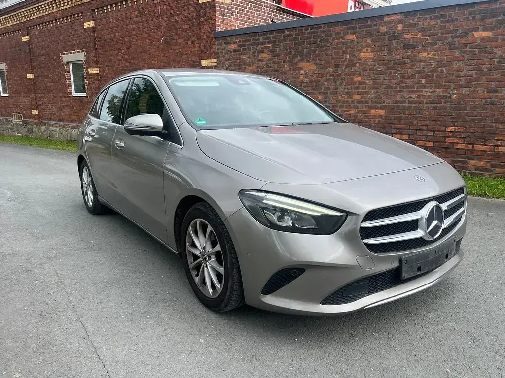 Gebraucht Mercedes B180 Progressive 116 PS (85 kW) 2019 Silber Kleinwagen