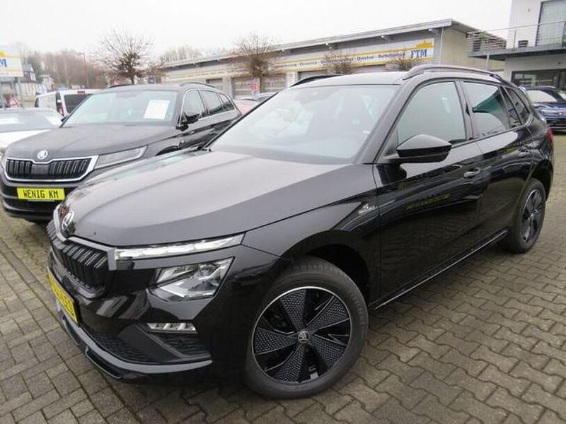 Velvet rot / schwarz Neu 2024 Skoda Kamiq Monte Carlo SUV | 27.490 € (Superpreis) - Bild 1/4