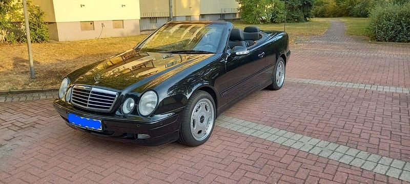 Schwarz Gebraucht 2001 Mercedes CLK200 Elegance Cabrio | 8.800 € (Teuer) - Bild 1/4