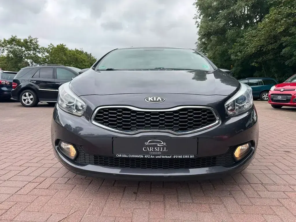Gebraucht Kia Ceed Edition 7 99 PS (72 kW) 2012 Grau Kleinwagen