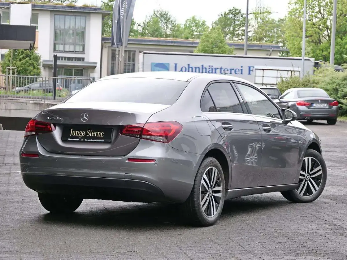Second-hand Mercedes A250 Style 218 CP (160 kW) 2022 Gri Berlinǎ