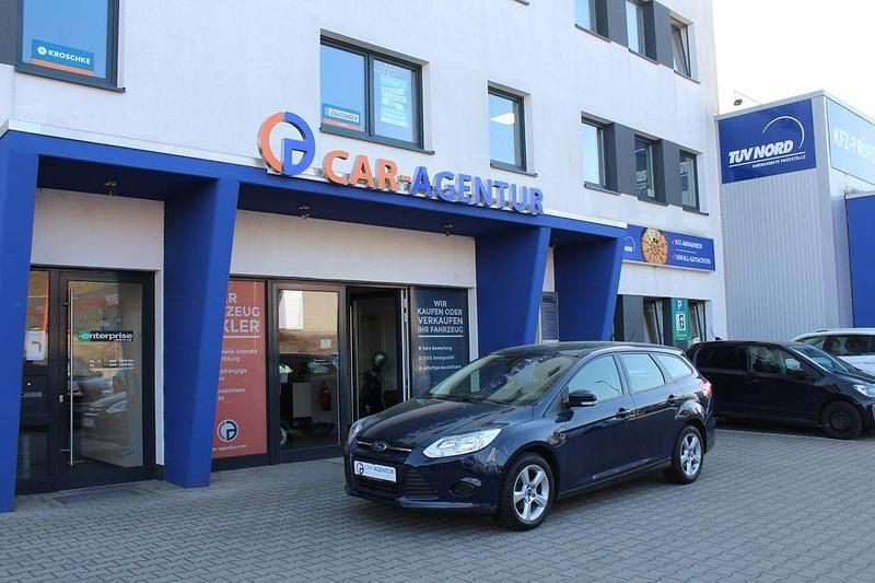 Gebraucht Ford Focus Trend 101 PS (74 kW) 2013 Blau Limousine