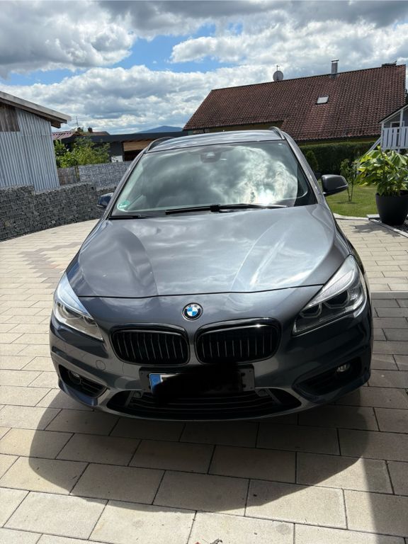 Grau Gebraucht 2017 BMW 220 Active Tourer Van / Kleinbus | 14.500 € (Guter Preis) - Bild 1/4