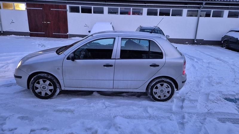 Silber Gebraucht 2007 Skoda Fabia Kleinwagen | 2.750 € (Fairer Preis) - Bild 1/4