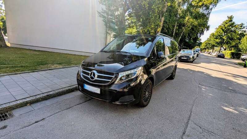 Schwarz Gebraucht 2018 Mercedes V250 Van / Kleinbus | 39.900 € (Guter Preis) - Bild 1/4