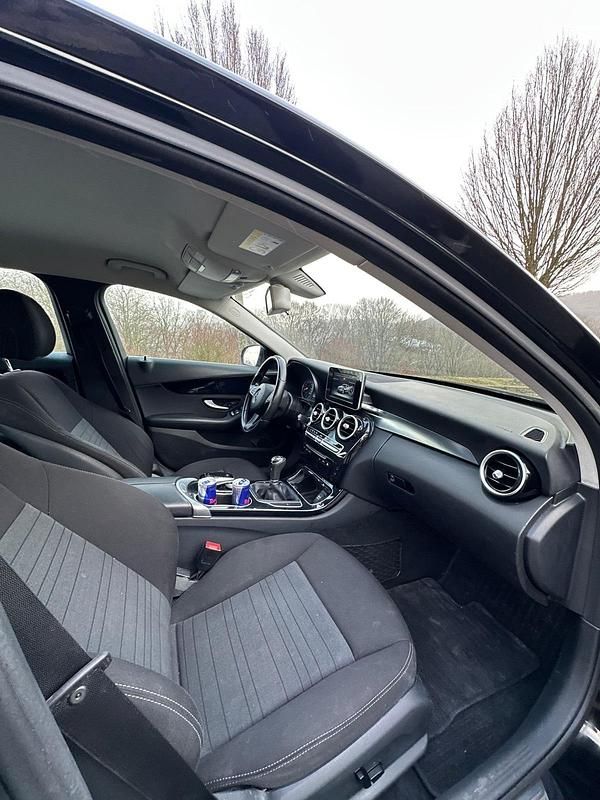 Gebraucht Mercedes C180 116 PS (85 kW) 2016 Schwarz Limousine