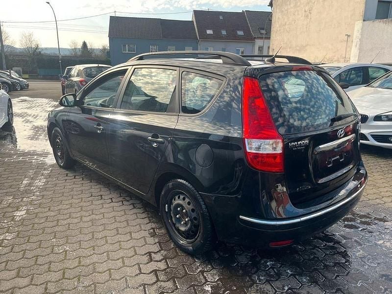 Gebraucht Hyundai i30 Comfort 126 PS (92 kW) 2008 Schwarz Kombi