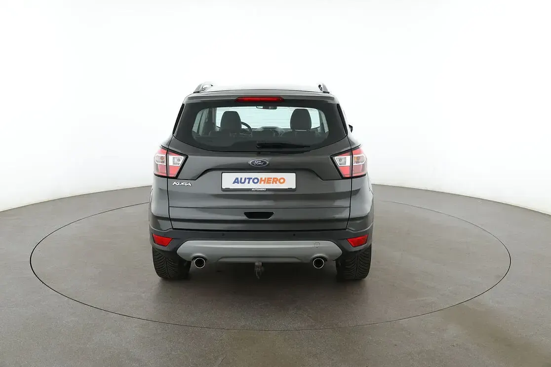 Gebraucht Ford Kuga Titanium 150 PS (110 kW) 2019 Grau SUV