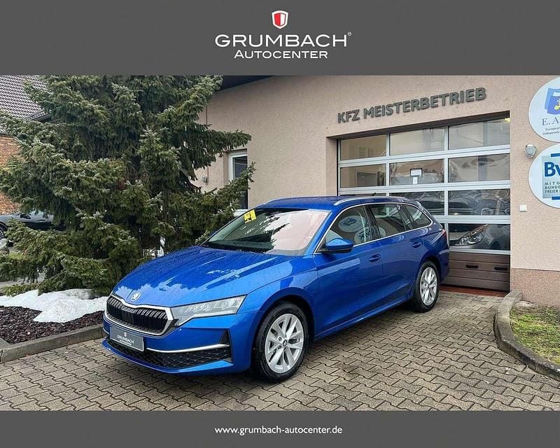 Neu Skoda Octavia 150 PS (110 kW) 2026 8x8x race blue metallic Kombi
