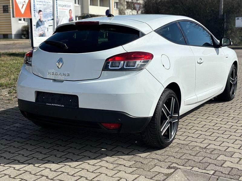 Gebraucht Renault Mégane Bose Edition 132 PS (97 kW) 2014 Weiß Coupé
