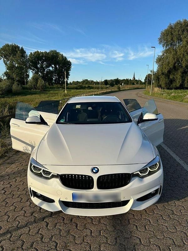Weiß Gebraucht 2019 BMW 420 Gran Coupé M Sport Coupé | 25.700 € (Fairer Preis) - Bild 1/4