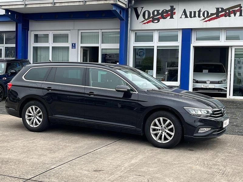 Schwarz Gebraucht 2022 VW Passat Business Kombi | 16.400 € (Teuer) - Bild 1/4