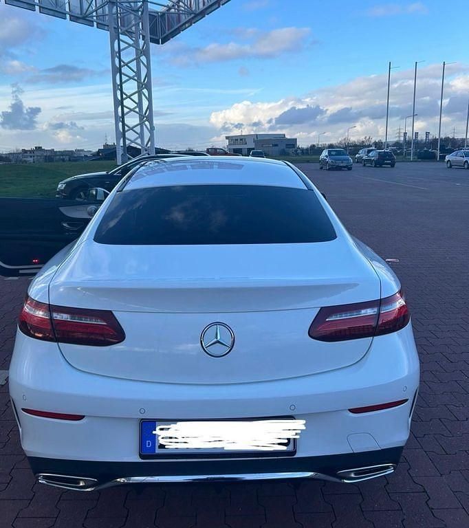 Gebraucht Mercedes E200 AMG 184 PS (135 kW) 2018 Weiß Coupé