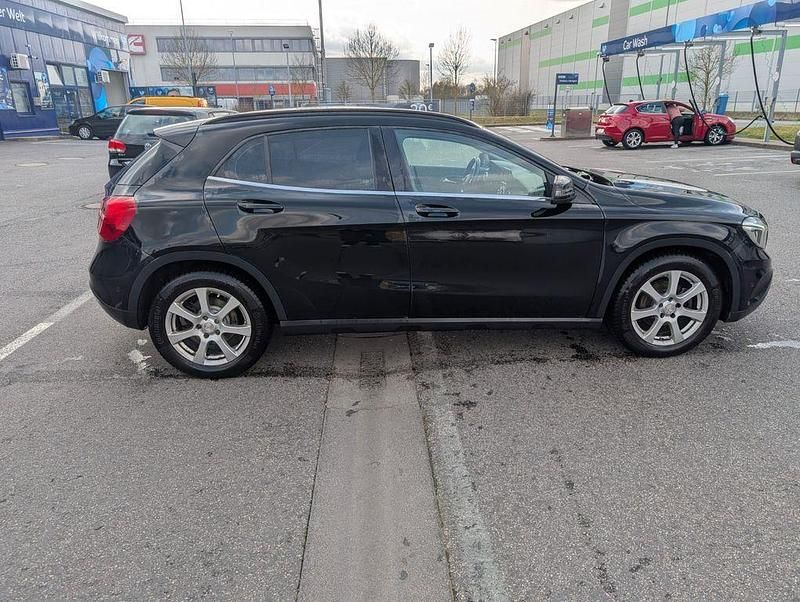 Gebraucht Mercedes GLA200 156 PS (114 kW) 2014 Schwarz SUV