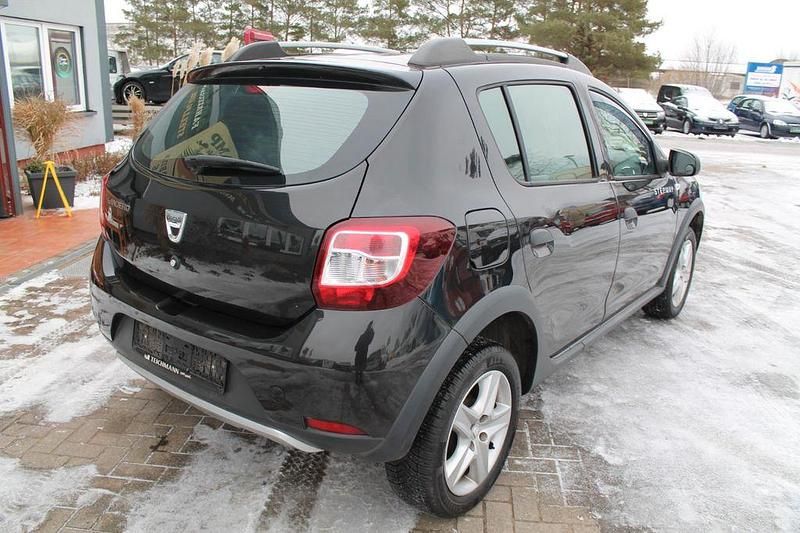 Gebraucht Dacia Sandero Stepway 90 PS (66 kW) 2016 Schwarz Limousine