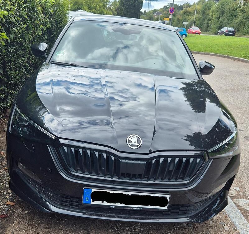 Schwarz Gebraucht 2022 Skoda Scala Monte Carlo Kleinwagen | 21.000 € (Fairer Preis) - Bild 1/4